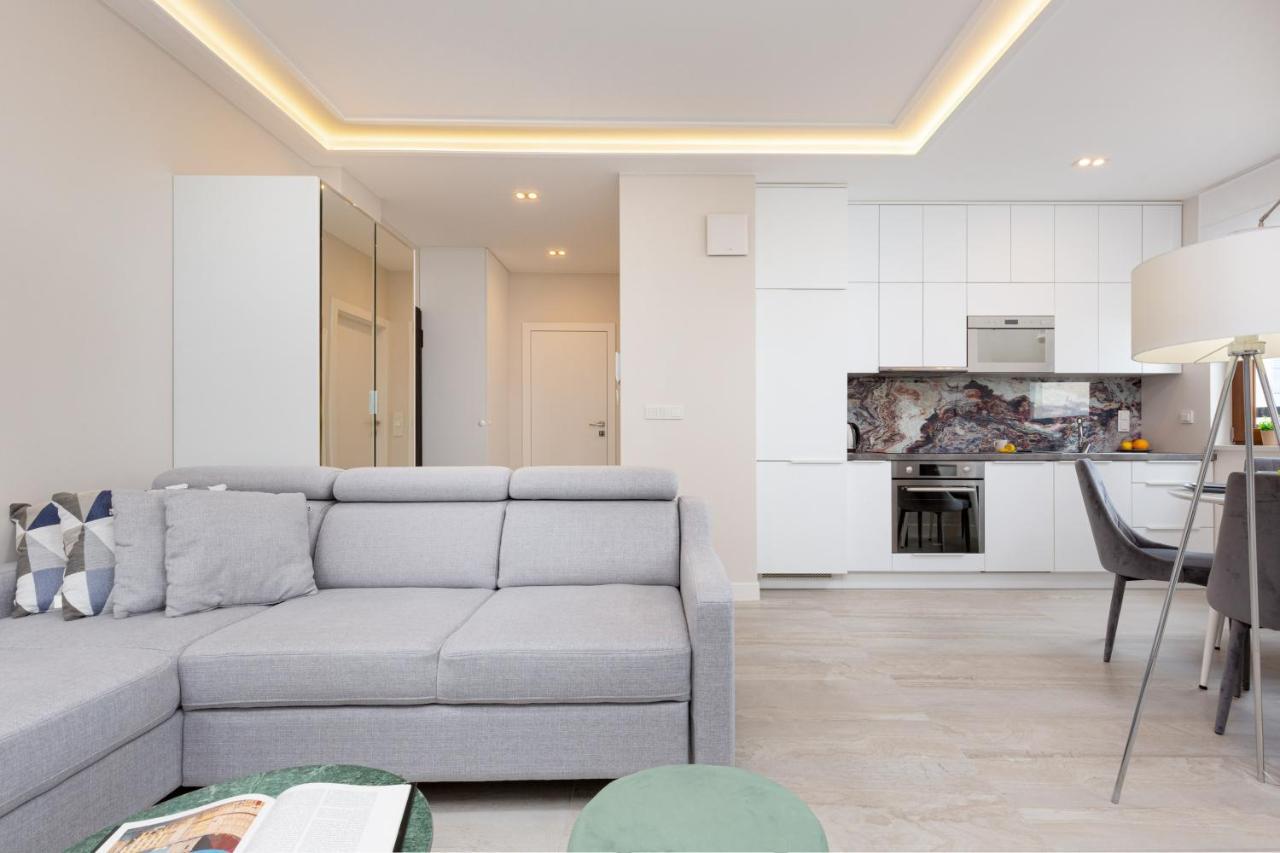 City Center Apartments Grzybowska With Parking By Noclegi Renters Warszawa Exteriör bild