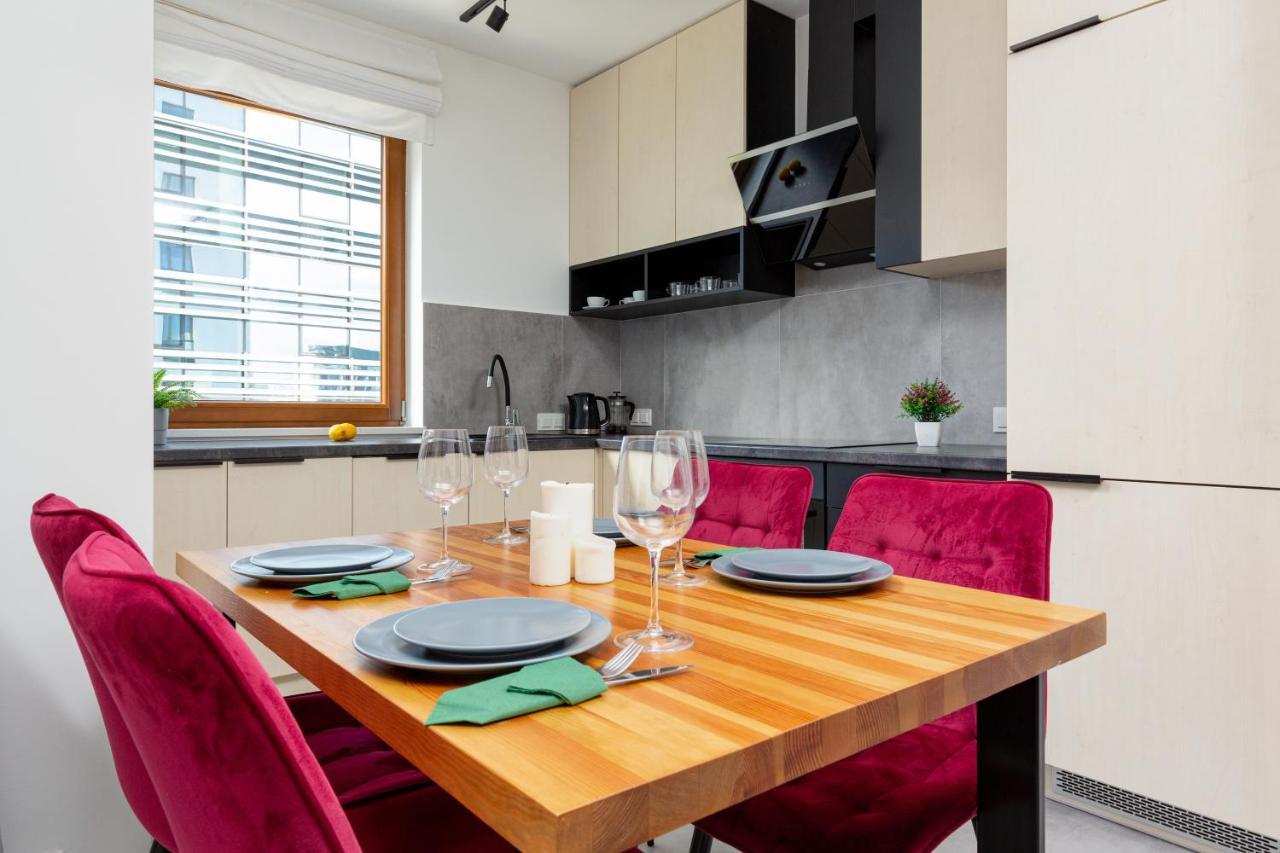 City Center Apartments Grzybowska With Parking By Noclegi Renters Warszawa Exteriör bild